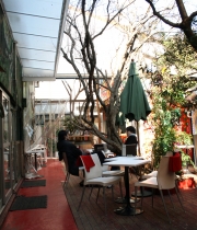 �������Υӡ�������Ĥޤߡפ˿͵���΢���ɤΡ�DF Cafe�פ�