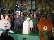 『大切な人と、もっと近くに。』25日まで表参道イルミネーション 密着度合で光が変化する仕掛けも