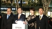 表参道がクリスマスムードに 7年ぶり全域でイルミネーション点灯